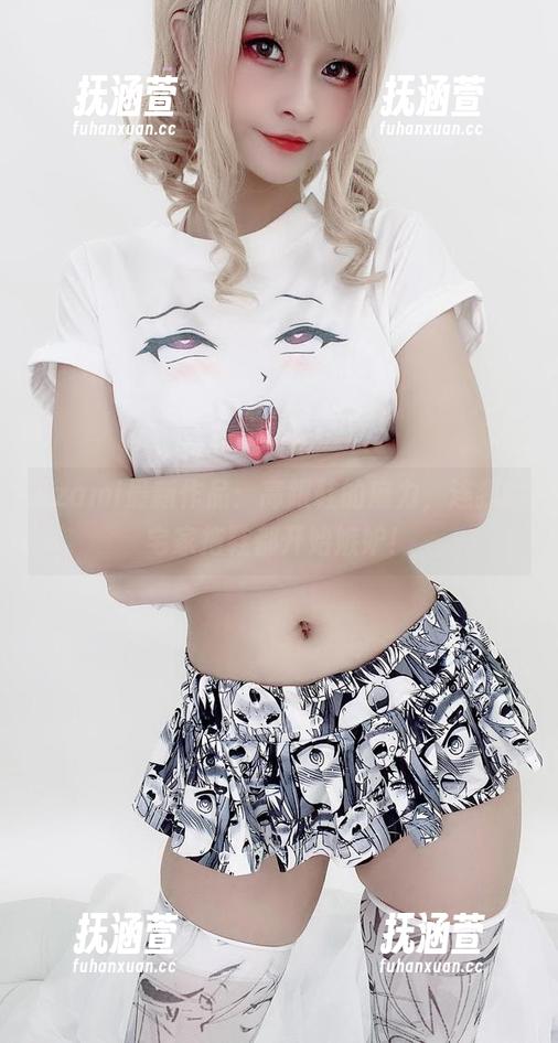 Azami Azami最新作品:高跟鞋的魔力,连我的宅家拖鞋都开始嫉妒!