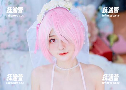 谁说短裙只能青春活泼？Azami用cos演绎出另一种魅力！
