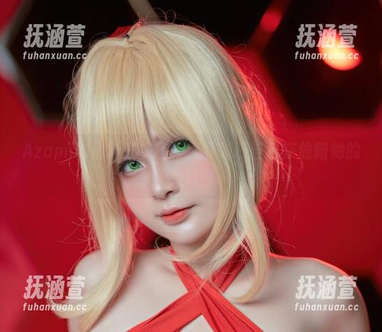 Azami Azami的最新睡衣图集:我发现自己在偷瞄她的姿势…