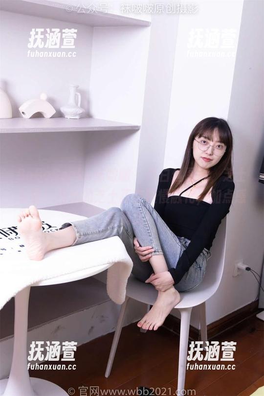 BoBoSocks袜啵啵 - 厚白丝图集，芝士在线！内心的芝士正在慢慢融化，加点感官刺激！