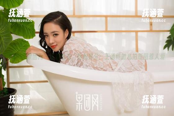 GIRLT果团网 - 这件毛衣，恰如其分：王语纯的私拍原图惹人爱