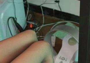 IESS异思趣向 – 小金紫色大波浪写真集：这颜色太抓人了，心都跟着一起飘起来。