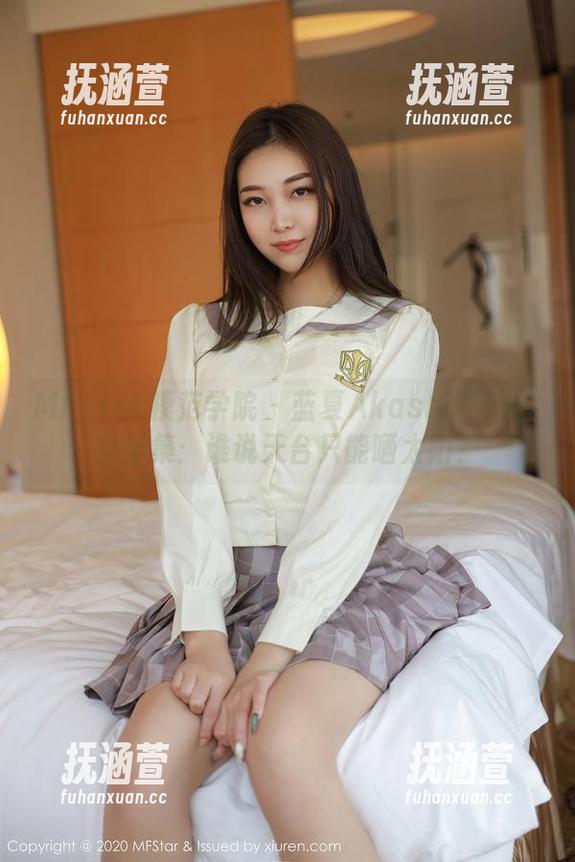 MFStar模范学院-蓝夏Akasha MFStar模范学院 - 蓝夏Akasha天台全套图集:谁说天台只能晒太阳?