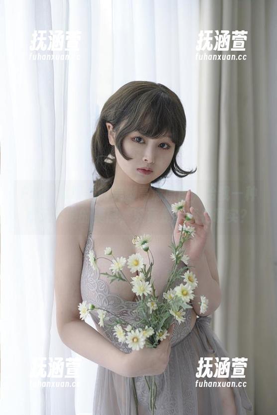 PAKI草莓酱 PAKI草莓酱的美脚高清原图,给我一种虚无缥缈的美感,究竟是梦还是现实?