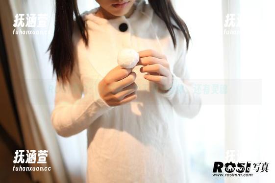 ROSI ROSI黑白:私拍展现的不仅是身体,还有灵魂