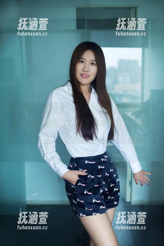 TuiGirl推女郎 - 哈尼宝宝的职业装写真集：我也想在办公室里穿得像个T台女王！