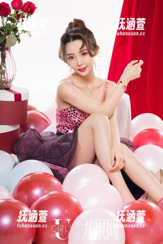 UGirls尤果网 - 私房照中的曾嘉琪：美足与阳光下的偶然邂逅