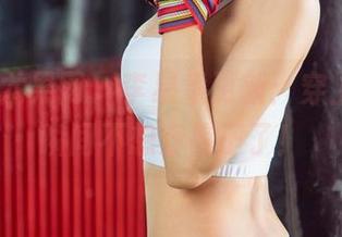 UGirls尤果网 – 李易童更新：穿上网袜，瞬间不想穿裤子了！