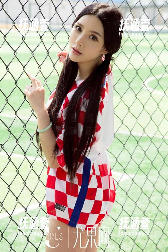 UGirls尤果网 - 松果儿最新修女主题图片，她的叛逆与纯洁交错在一起！