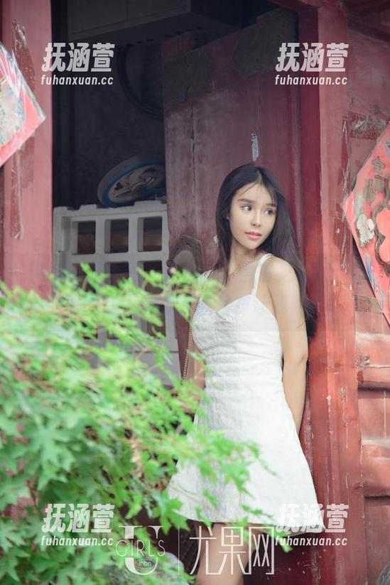 UGirls尤果网 - 王凌宇，黑白之间的艺术，原图让人深思，图片却让我脸红。