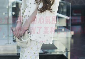 UGirls尤果网 – 甜心氛围：谭晓彤的写真照片中，似乎听到了某种小小的心跳声……