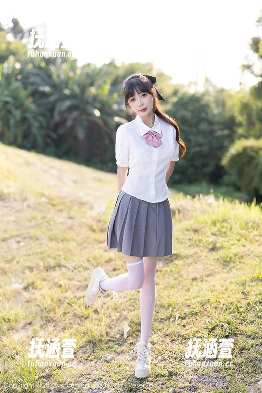 Xiuren秀人网 - Elise谭晓彤：护士版的奇妙探险—原图、套图都很值得一看，别忙着走！