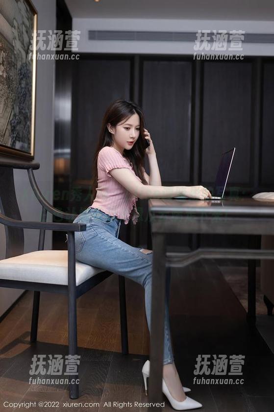 Xiuren秀人网-Elise谭晓彤 Xiuren秀人网 - Elise谭晓彤的写真:白色让她看起来像从云端走下来!
