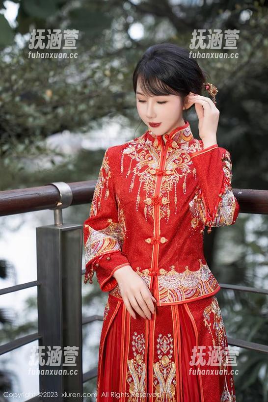Xiuren秀人网 - 在夏雪爱的写真世界，女王气质随处可见——原图掉进了魔法盒子！