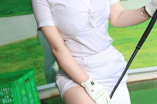 Xiuren秀人网 – 小紫儿的美图分享：当护士遇上镜头，粉色系的治愈感爆棚！