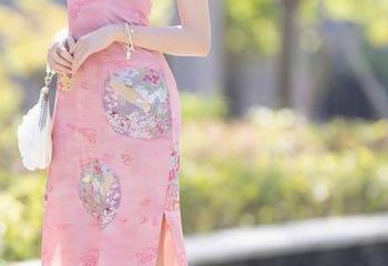 Xiuren秀人网 – 林文文yooki的写真：温柔得仿佛在说‘来，给我一个拥抱’！