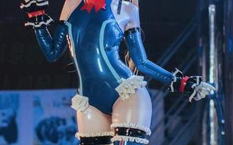 izumi泉桃子的最新毕业季cos，纯白得让人想起那些年无忧无虑的日子！
