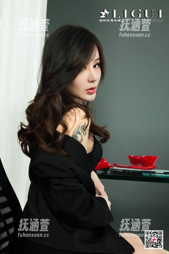 丽柜-vicky 丽柜 - 办公室写真,Vicky在线分享她的职场态度!