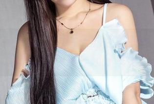 克拉女神 – 想知道妮子的连体衣图包里藏了什么吗？来一起分享吧！