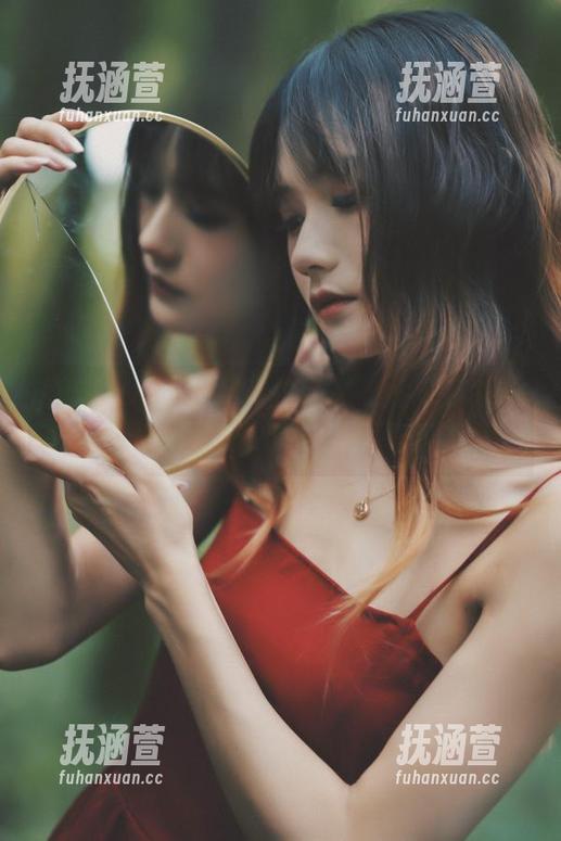 兔子Zzz不吃胡萝卜的写真，小花飘然而至，原图让我流连忘返，不想走！