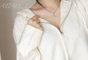 发条少女yoki粉色写真合集：可爱与迷离的完美碰撞！