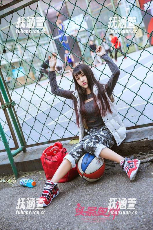 头条女神-coco 头条女神 - 在线见证Coco的秘书魅力,图集引发的无限遐想?