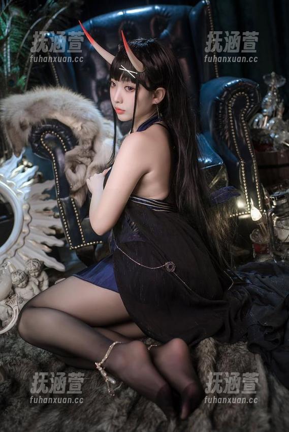 拿着宫本桜的学姐写真集，感觉我是个幸福的段子手！