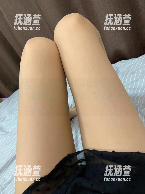 小仙女ELaine 微密圈 - 小仙女ELaine裸足写真:每一张照片都像是悄悄的邀请,让人忍不住想靠近。