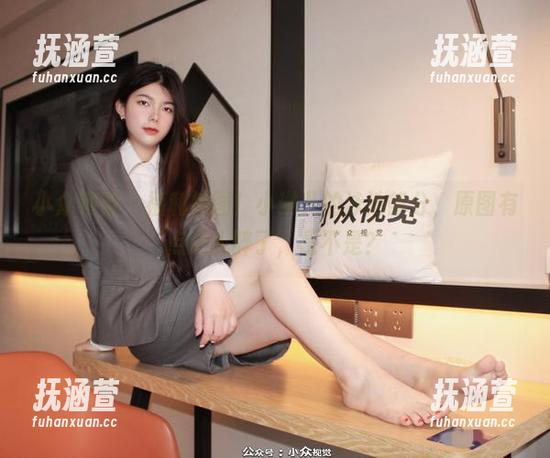 小众视觉-小琳儿 小众视觉 - 福利神图!小琳儿的泳池部分,原图有点让人醉了,是不是?