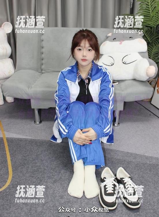 小众视觉-小薯条 小众视觉 - 小薯条:制服穿搭测评,图片合集,这次她又带来了什么惊喜呢?