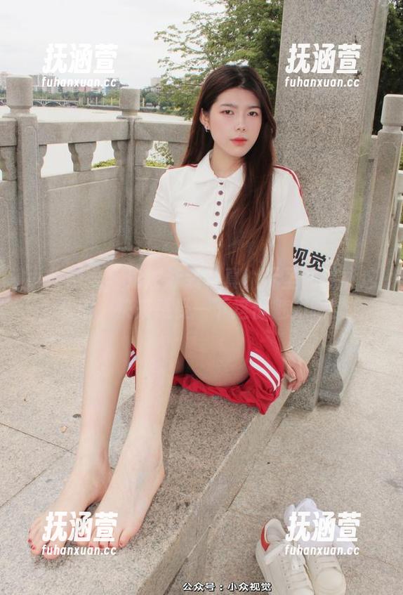 小众视觉-彤彤 小众视觉 - 彤彤泳装写真:无圣光也能这么撩,快来感受一下这份魅力吧!