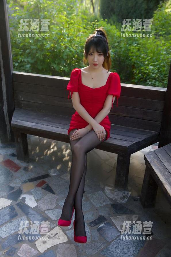 小女巫露娜校服图册：这不是一个普通的穿搭，只是一种态度