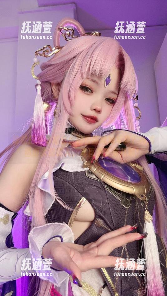 谁能抗拒小瑶幺幺的校服妹妹写真？高清画面太过诱人，简直想多看几遍！