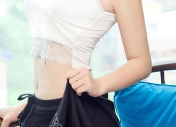 尤果网 – 无圣光的美：王语纯作品中那些迷离的少女瞬间