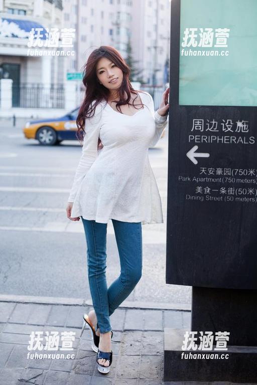 推女郎-木婉晴 推女郎 - 木婉晴的白丝秀:无圣光的瞬间,这图片让我心跳加速。