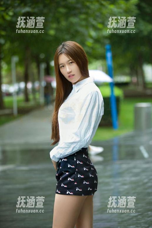 推女郎 - 杨伊私拍合集：天台上那股‘我要飞’的飘逸气质，果然太让人好奇了！