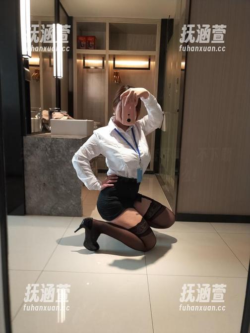 无颜小天使wy的眼镜全套写真，不下载你永远不知道好辣的是什么！