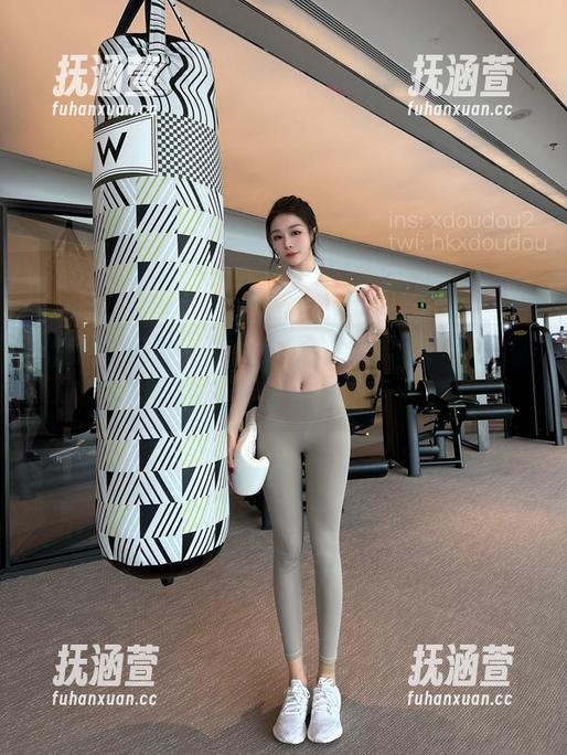 是小逗逗 微密圈 - 看!是小逗逗的温柔写真,下载前请准备好心脏哦