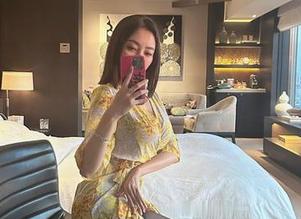 微密圈 – 收集了一些让人无法抗拒的图片，果儿Victoria的性感黑丝套装，真的要和大家分享一下！