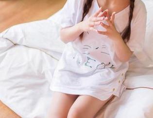 果团网 – 何梦兮Stacy的美足图包：一脚踩入，满心欢喜！