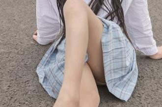 梦丝女神 – 这组写真，小唐嫣摇身一变，旗袍包裹外表，实则内心荡漾