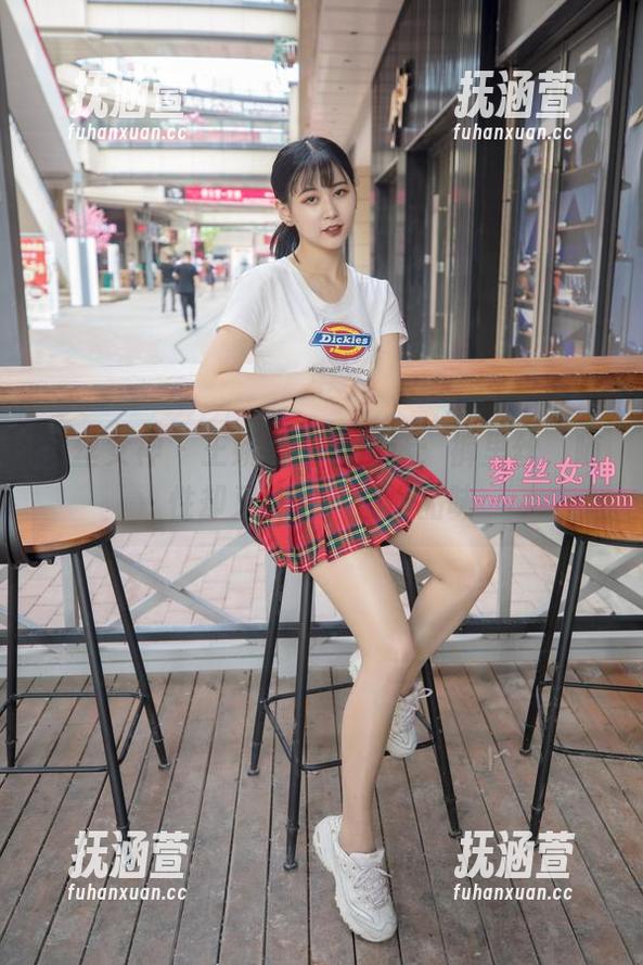 梦丝女神 - 王娇娇图包精选：裤里丝，随性却又别致，慢慢品味