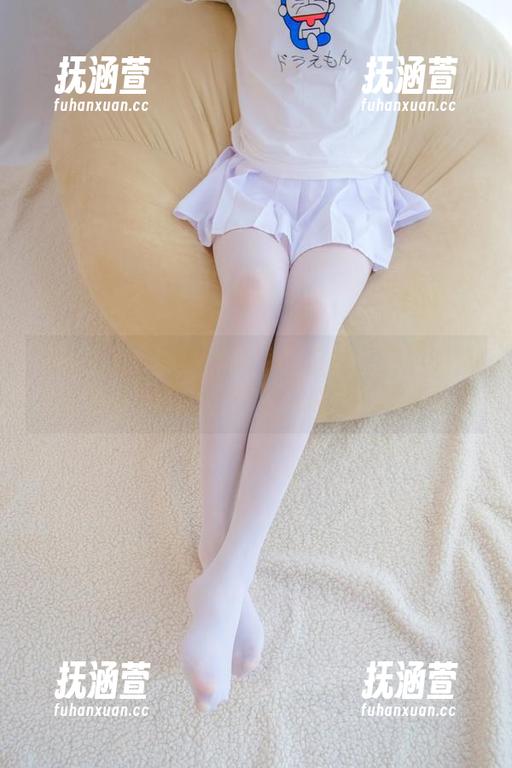森萝财团-Aika 森萝财团 - Aika的80D白丝:美图的柔和与身姿的倩影,绝对会抓住你的视线!