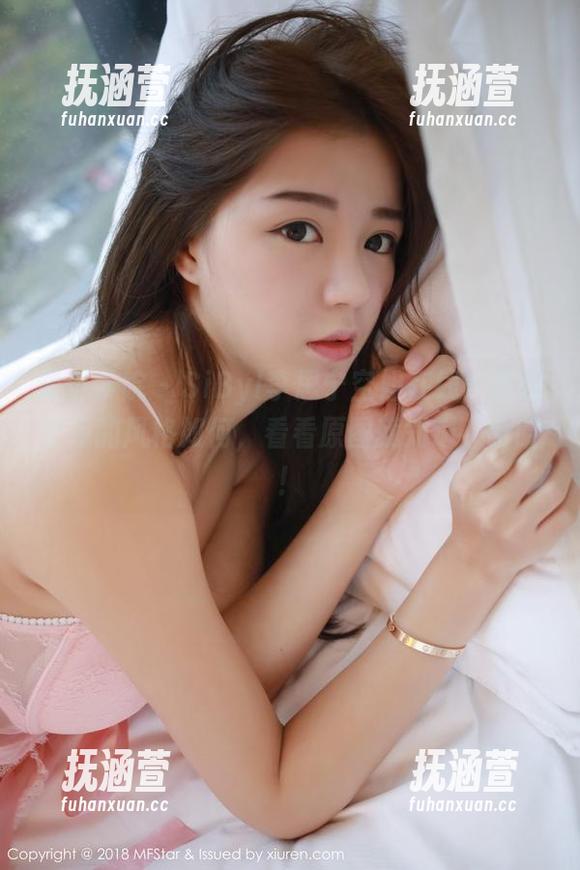模范学院 - SiByl李思宁空姐在线：这位空姐的风格如何，看看原图就知道，哈哈！