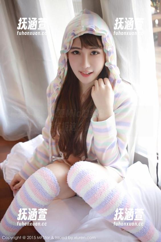 模范学院 - 米亚Mia的纯白写真，下载吧！谁能抗拒这么美的光泽感？