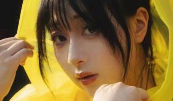 在线美图：浅安安姐姐，让我想起那些单曲循环的夏日梦，那些甜蜜的瞬间。
