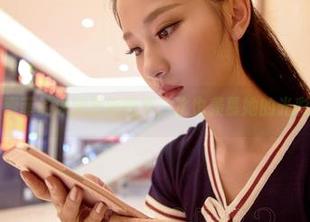 爱丝 – 索菲的泳池最新图集，水也羡慕她的光彩夺目！