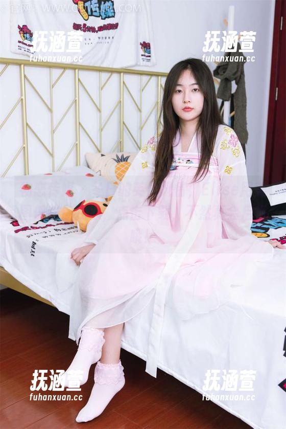 物恋传媒-elise 物恋传媒 - 冬日的英伦风情,Elise用美图俘获你我心,点击下载,不然真会后悔哦!