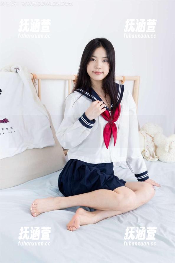 物恋传媒 - 菜菜在纯白里游走：最新图库的瞬间你捕捉到了吗？