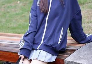 秀人网 – Hebe韩心雨眼镜写真集：透过镜片看她的世界，更新中…小心被迷住哦！